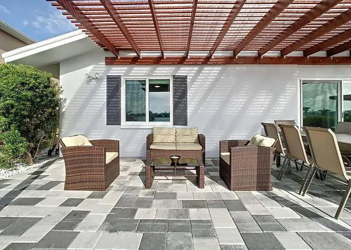 Holiday home Magical Sunset Waterfront View, Renovated 3bd 2bth *