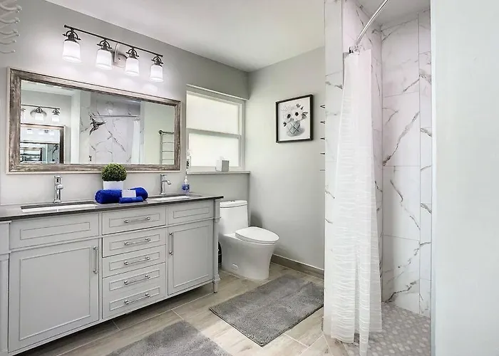 Magical Sunset Waterfront View, Renovated 3bd 2bth