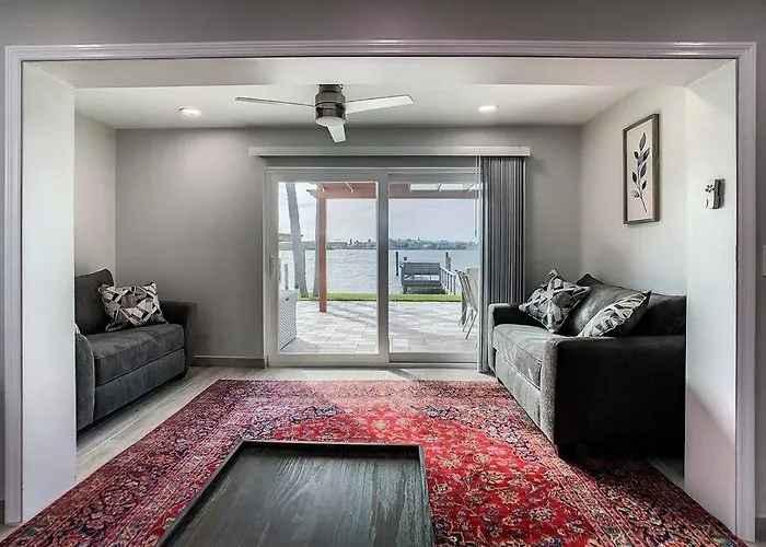 Magical Sunset Waterfront View, Renovated 3bd 2bth * Clearwater Beach