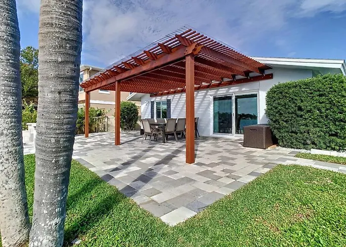 Magical Sunset Waterfront View, Renovated 3bd 2bth Holiday home Clearwater Beach