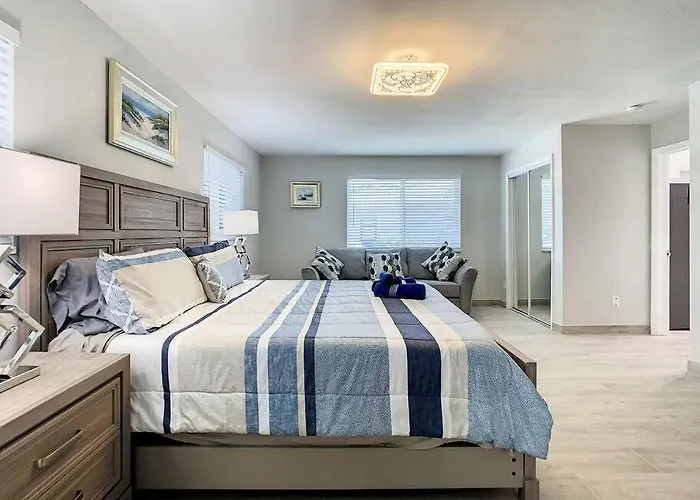 Holiday home Magical Sunset Waterfront View, Renovated 3bd 2bth *