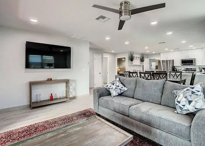 Magical Sunset Waterfront View, Renovated 3bd 2bth *