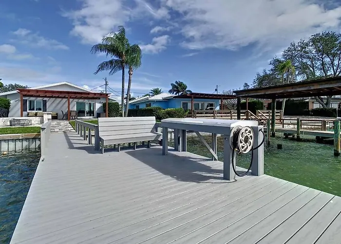 Magical Sunset Waterfront View, Renovated 3bd 2bth Holiday home Clearwater Beach