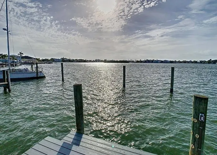 Magical Sunset Waterfront View, Renovated 3bd 2bth Holiday home Clearwater Beach