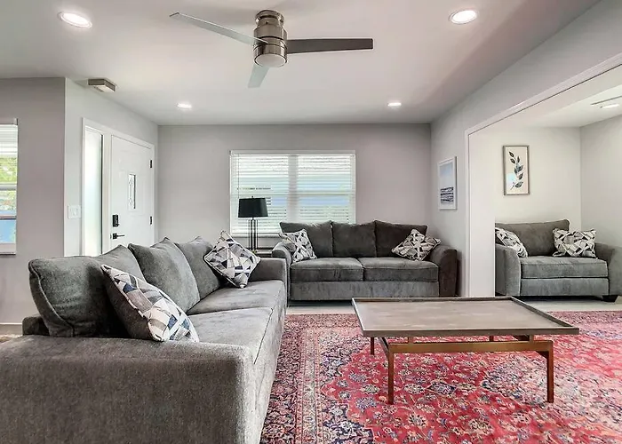 Magical Sunset Waterfront View, Renovated 3bd 2bth *