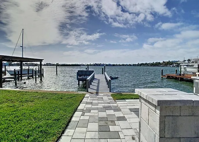 Holiday home Magical Sunset Waterfront View, Renovated 3bd 2bth Clearwater Beach